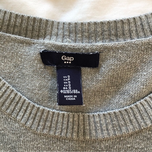 ⭐️2/$20⭐️ GAP gray lightweight sweater with side slit detail. size S - Picture 4 of 9